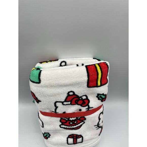 Hello Kitty Christmas Holiday Kitchen Hand Towels 2 Pack Set New Santa Hat 16x28 - Picture 2 of 7